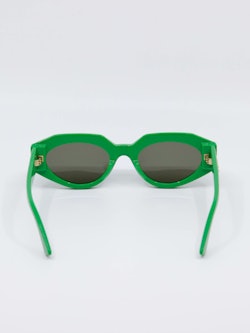 Solbrille fra Bottega Veneta i deres ikoniske grønnfarge, bilde bakfra