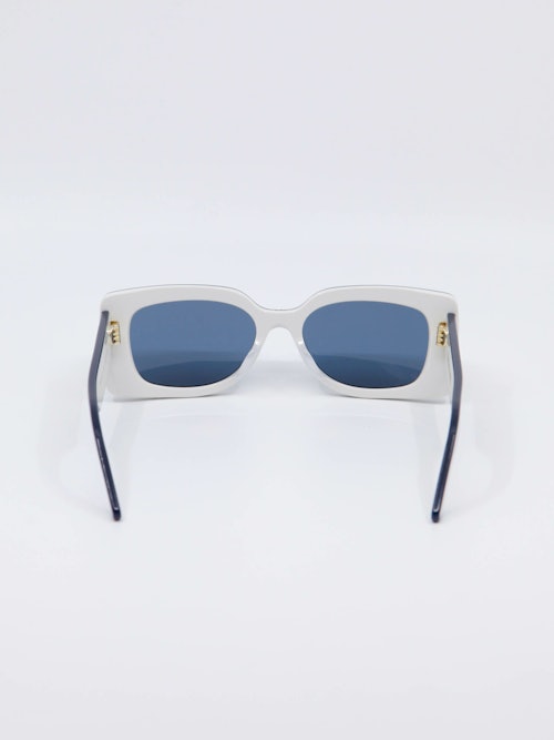 Hvit og blå Pacific Dior solbrille med stjernedetaljer, bilde bakfra