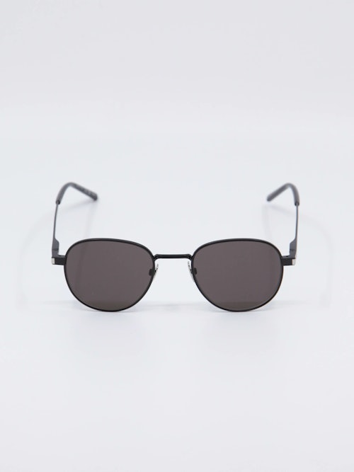 Svart solbrille fra Saint Laurent, runde glass og tynne brillestenger, bilde forfra
