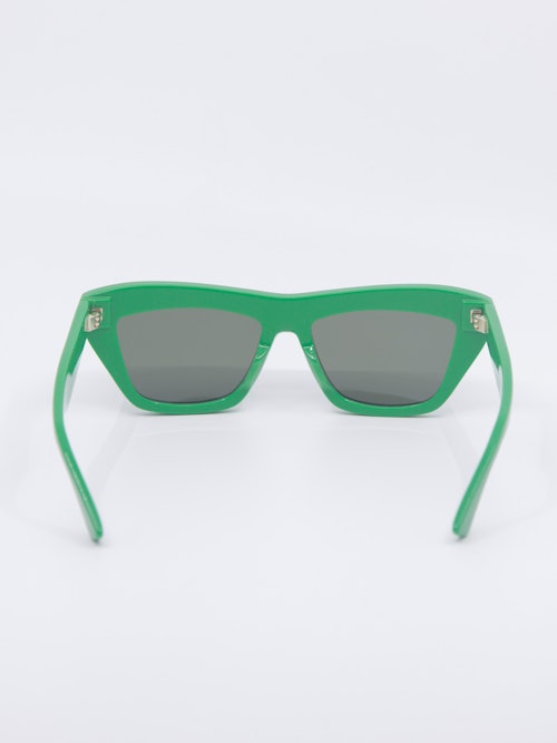 Bilde av grønn solbrille fra Bottega Veneta