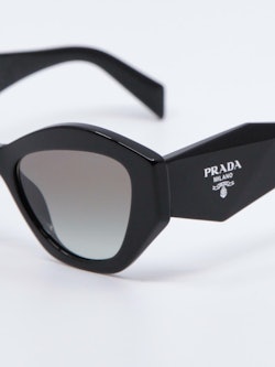 Nærbilde av solbrille 07YS fra Prada