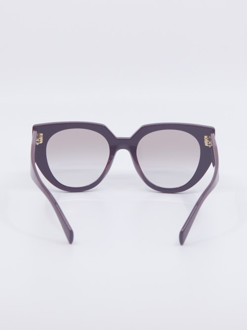 Solbrille fra Prada, modellnummer PR14ws
