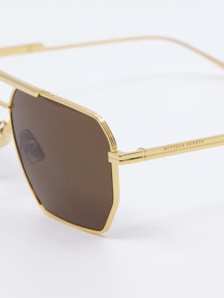 Bilde av solbrille fra Bottega Veneta med modellnummer bv1012S
