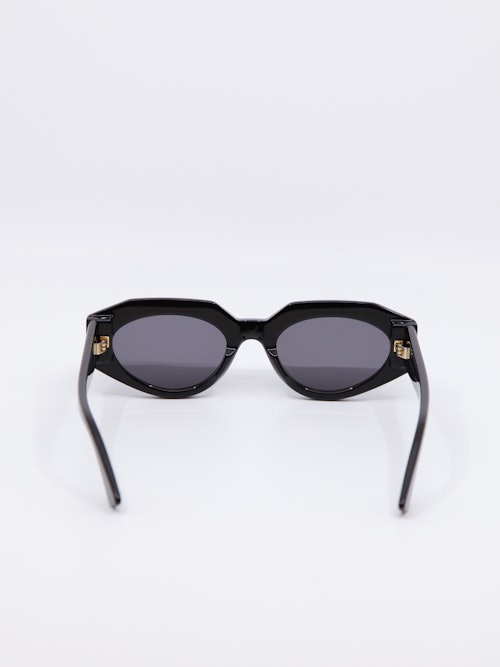Bilde av solbrille fra bottega veneta med modellnummer bv1031S