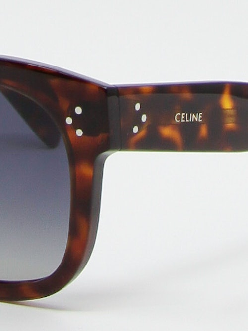 Nærbilde av solbrille CL4002UN