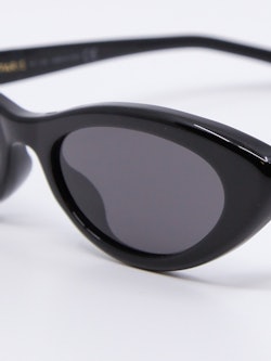 Nærbilde av solbrillen CL40184 fra Celine