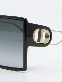 Nærbilde av solbrille fra dior