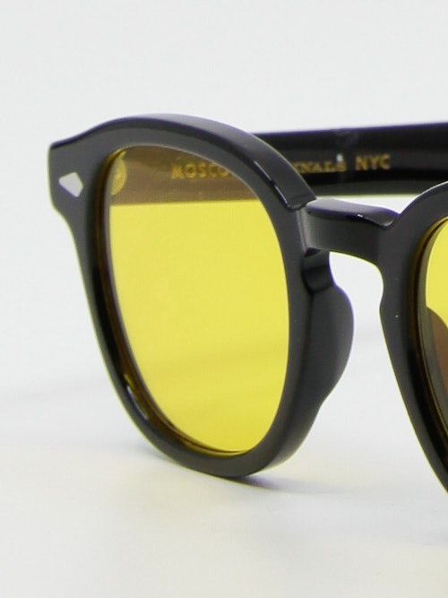 Nærbilde av Lemtosh solbrille med gult glass