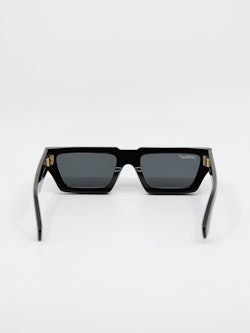Bilde av solbrille fra Off-White, modell Manchester