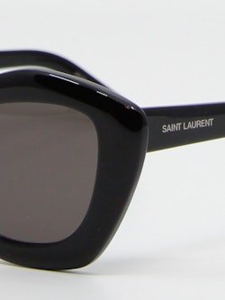 Nærbilde av Saint Laurent SL68