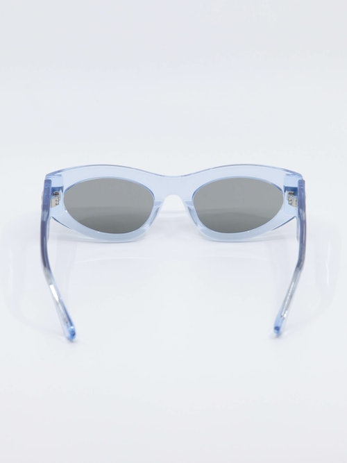 Solbrille fra Bottega Veneta i transparent blå, bilde bakfra