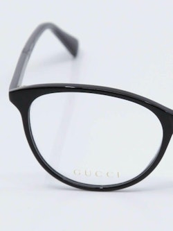 Sort, minimalistisk innfatning fra Gucci, nærbilde