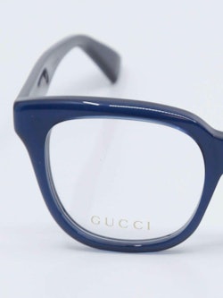 Mørkblå, chunky innfatning fra Gucci, nærbilde