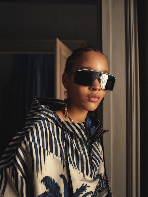 Dior-solbrille med logo i glasset