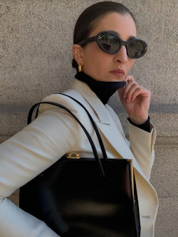 Bilde av Katarina Petrovic med solbrillen CL40193i fra Celine